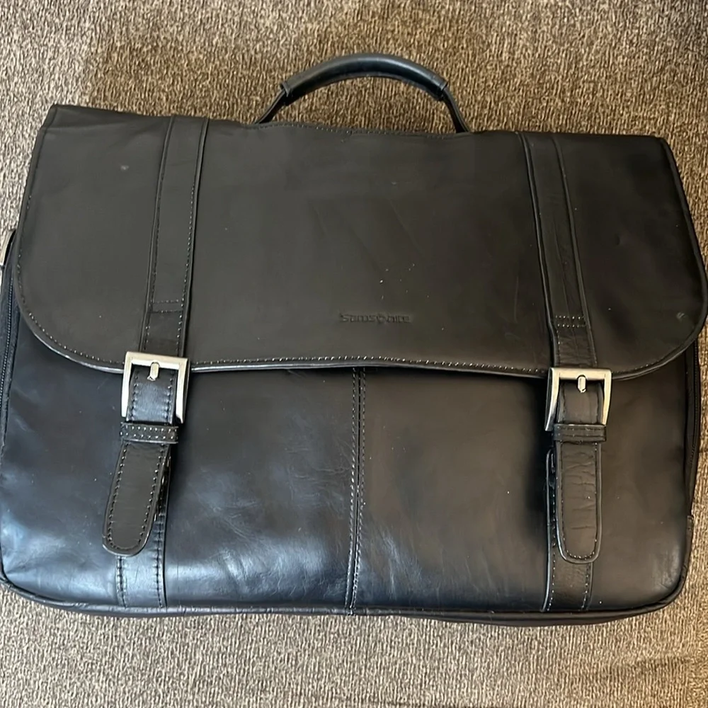 Samsonite Colombian Black Messenger Leather Flapover‎ Bag